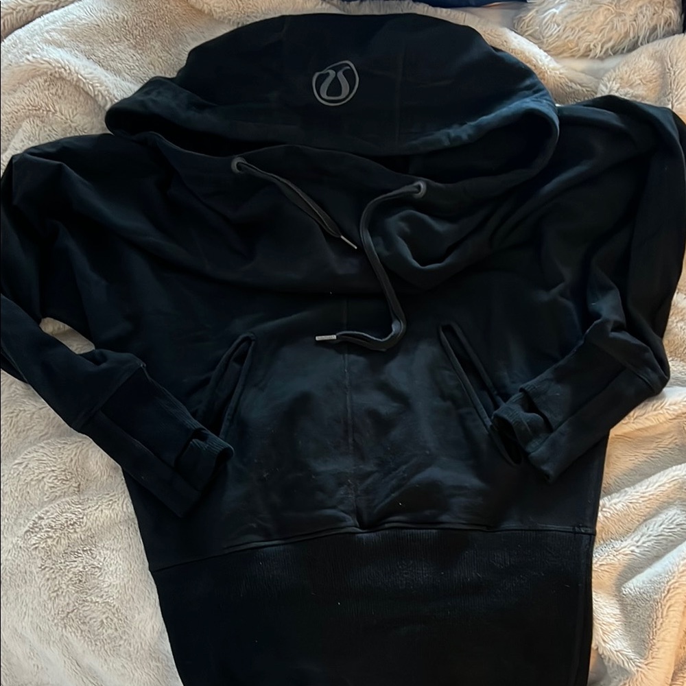 Lululemon Flackback Pullover - size 6